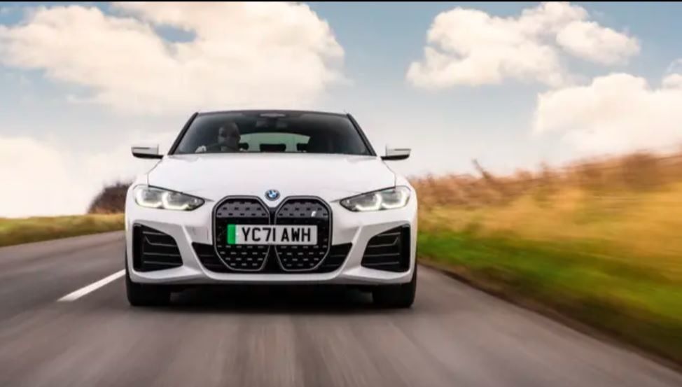 ใหม่ที่สุดและขับเคลื่อนทุกล้อใน BMW i4 ไฟฟ้าสองมอเตอร์ & กระเป๋ากระเป๋า hatchback มี