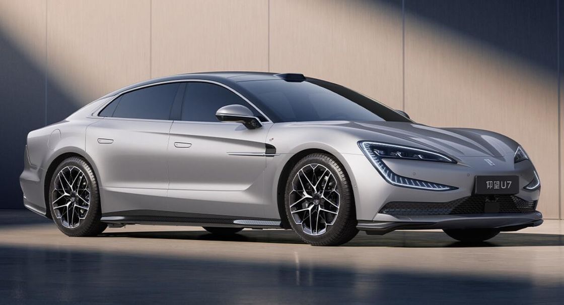PRESALE 2024 New EV Car BYD Yangwang U7 Sedan ความต้านทานลมของ Cd 0.195 พลังงานมอเตอร์ 240Kw