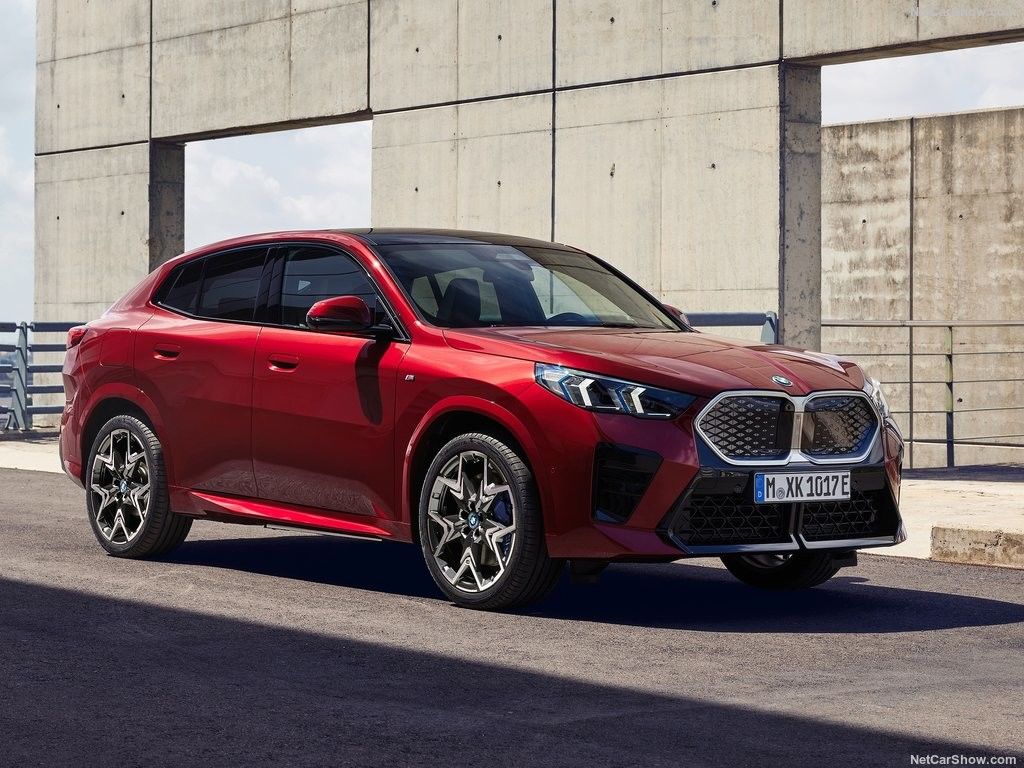 ขายร้อน รถไฟฟ้าระยะยาว 2024 สําหรับ BMW IX2 449Km ความเร็วสูง รถพลังงานใหม่