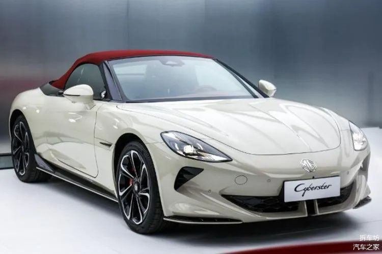 รุ่นพิเศษ 100pcs ใน 2024MG Cyberster Red Top Edition กับ CLTC 520km สองมอเตอร์