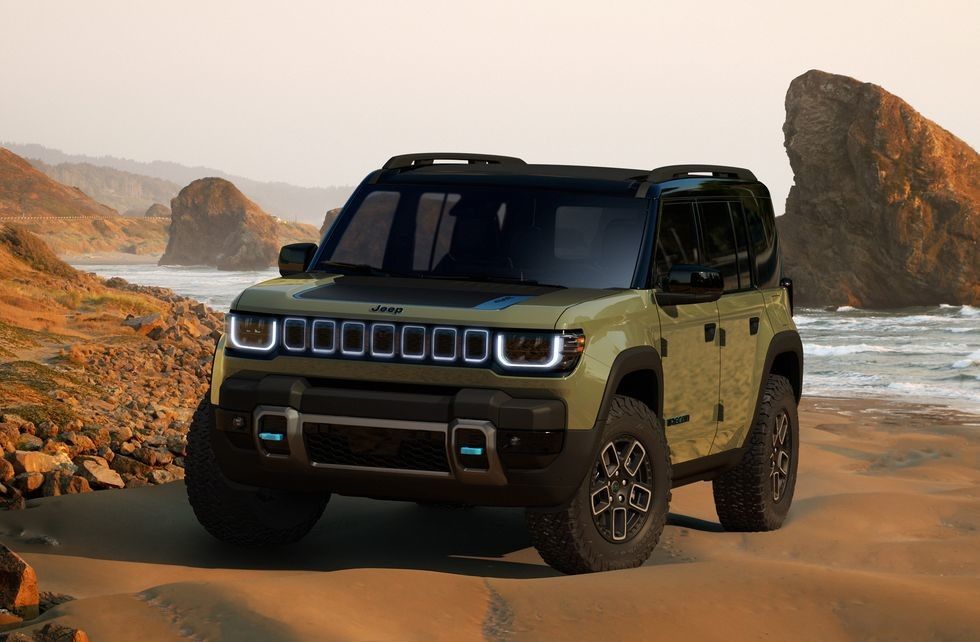 รถยนต์ SUV แบบไฟฟ้า 2024 Jeep Recon EV พร้อมหลังคาพับ