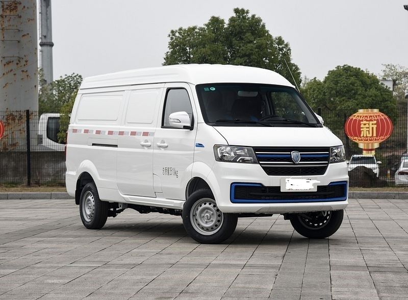 รูปทรงสี่เหลี่ยม ใช้สไตล์ครอบครัว Jinbei รถยนต์ไฟฟ้าใหม่ Van Hiace EV ด้วย 220N.m และ 300km NEDC ด้วยความเร็วสูงสุดที่ 80km / h