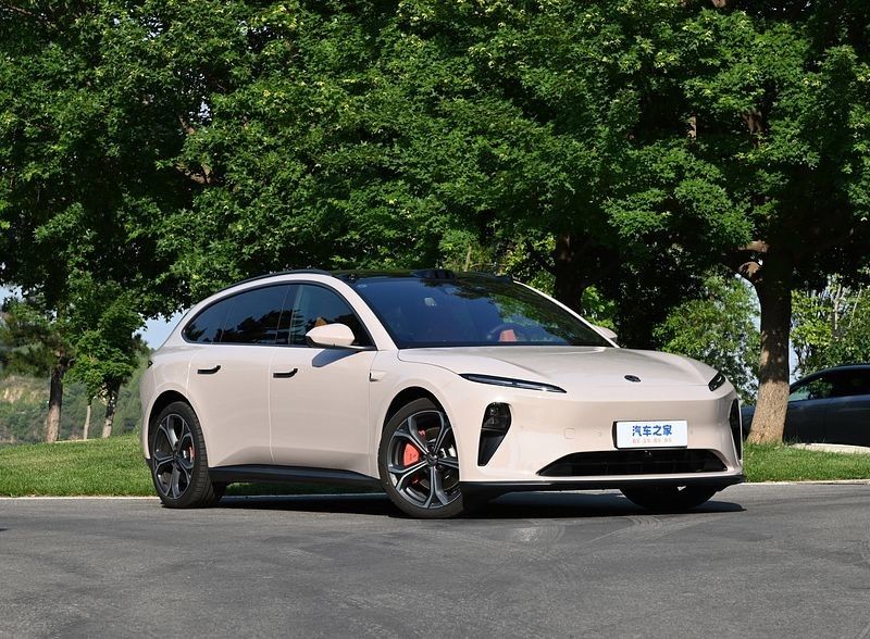 รถพลังงานใหม่ในสต๊อก พร้อมสีที่เพียงพอ 2024 Nio ET5T Weilai รถไฟฟ้า 75kwh 200km / h รถความเร็วสูง